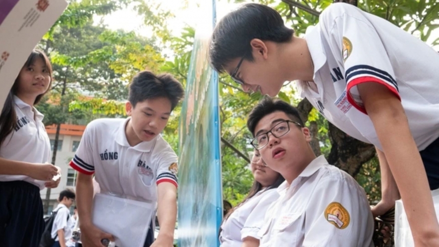 Bối rối với "tiếng lóng", ngôn ngữ "nửa Anh nửa Việt" của học sinh ngày nay